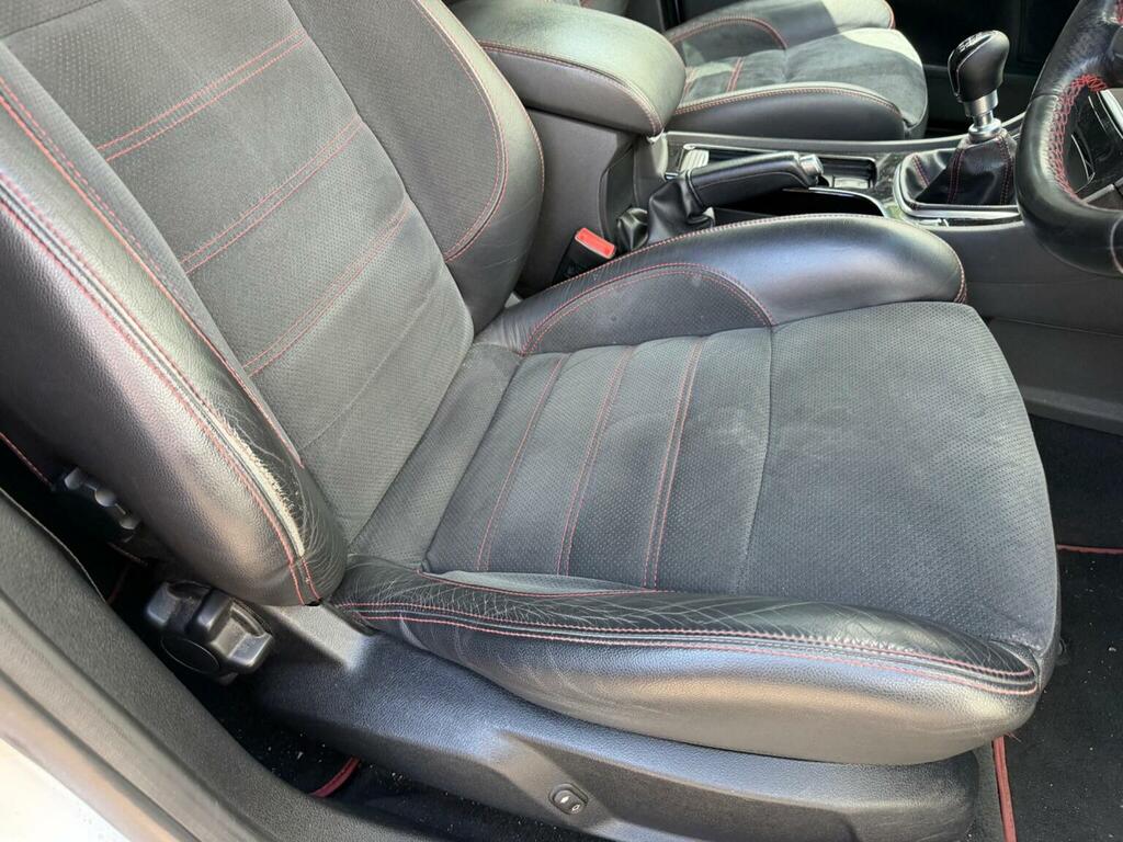Ford Mondeo Hatchback Silver #13