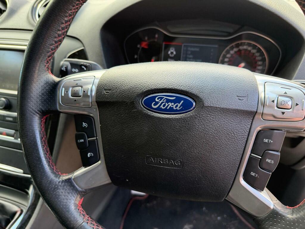 Ford Mondeo Hatchback Silver #37