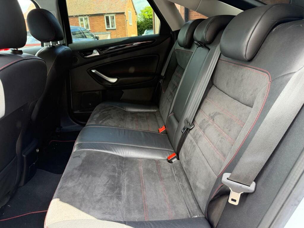 Ford Mondeo Hatchback Silver #16