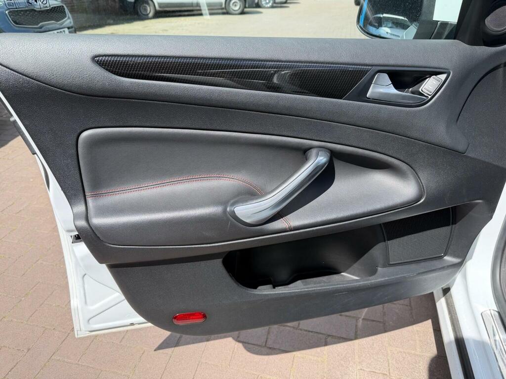 Ford Mondeo Hatchback Silver #26