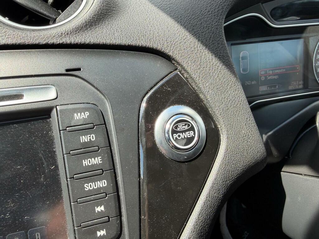 Ford Mondeo Hatchback Silver #17