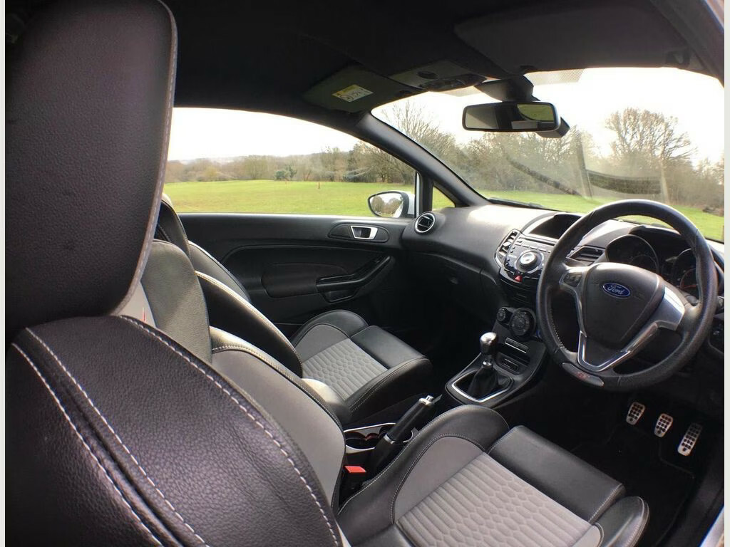 Ford Fiesta 16 Ecoboost St-2 Hatchback White #2