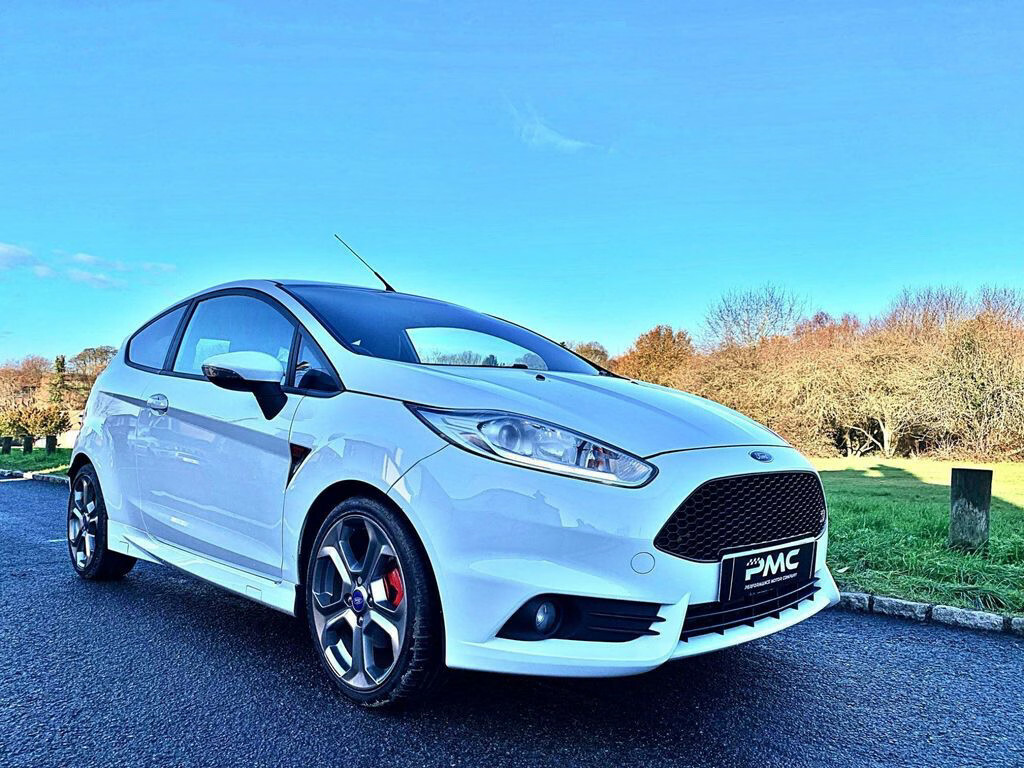 Ford Fiesta 16 Ecoboost St-2 Hatchback White