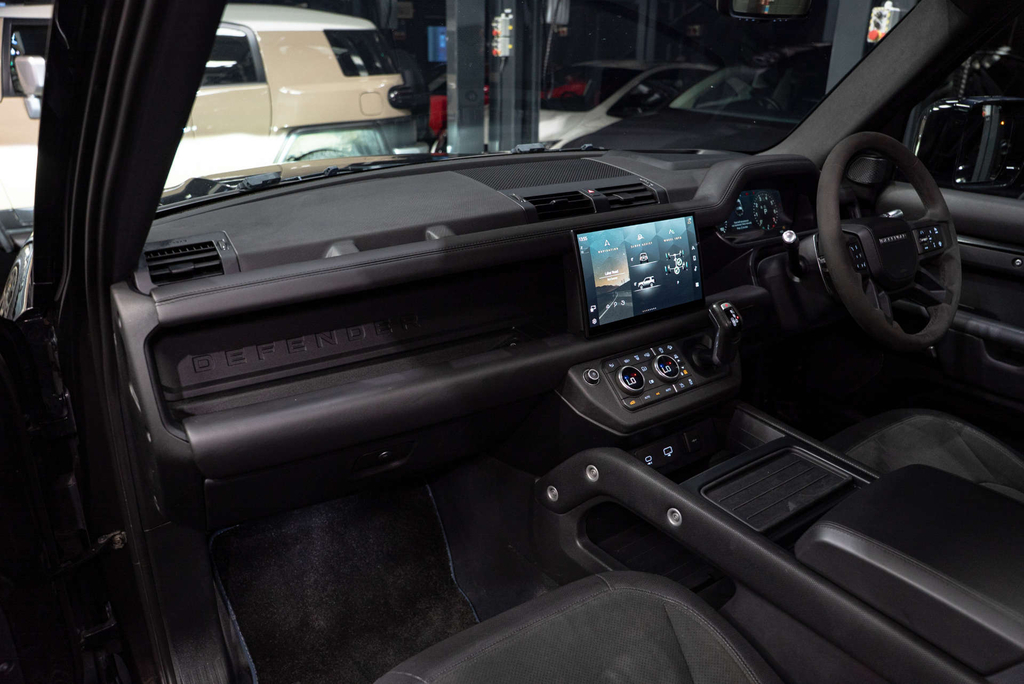 Land Rover Defender V8 4Wd GJ71OBH  #4