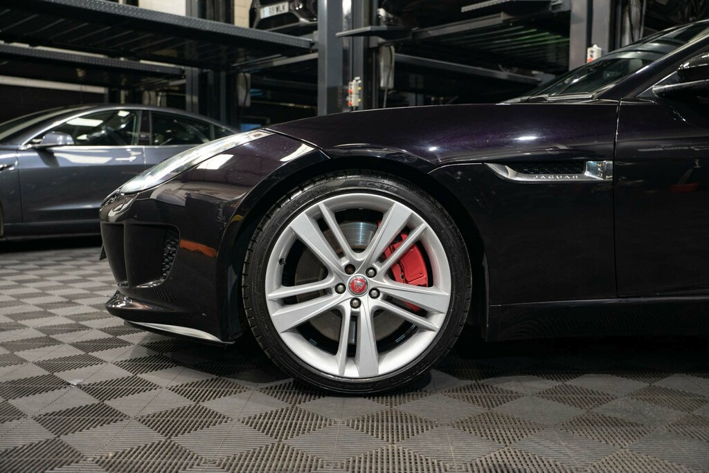 Jaguar F-Type V6 Red #29
