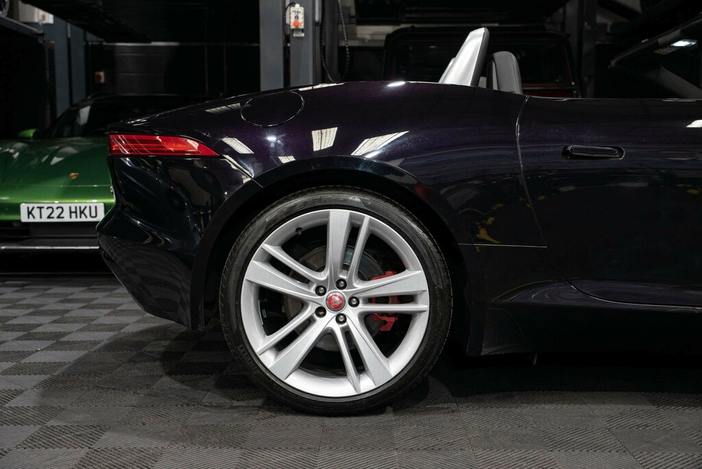 Jaguar F-Type V6 Red #24
