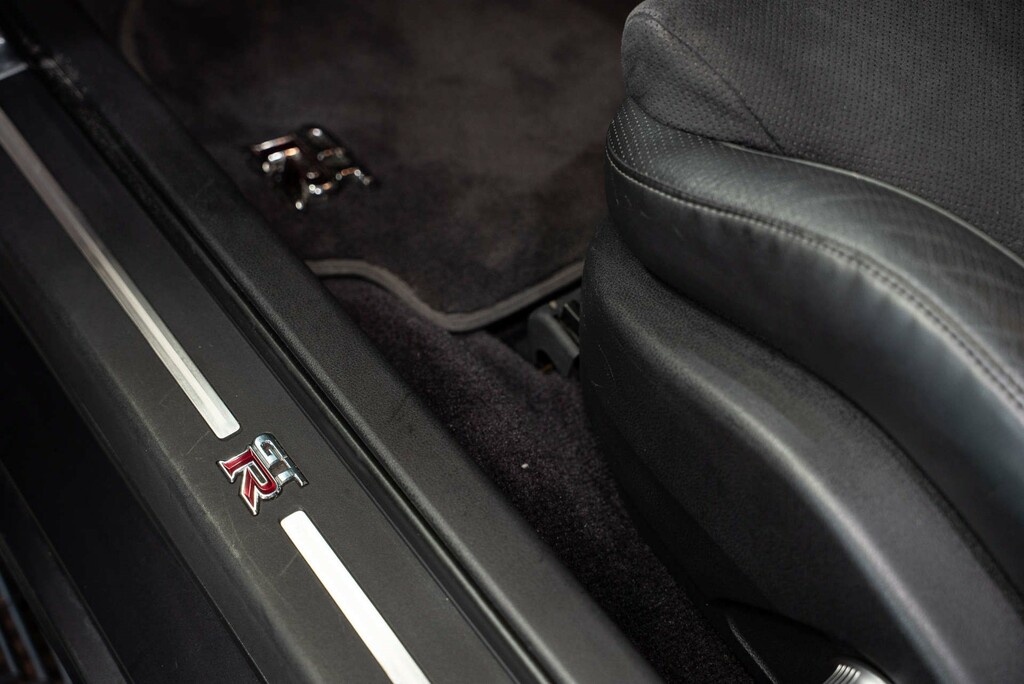 Nissan GT-R Coupe White #22