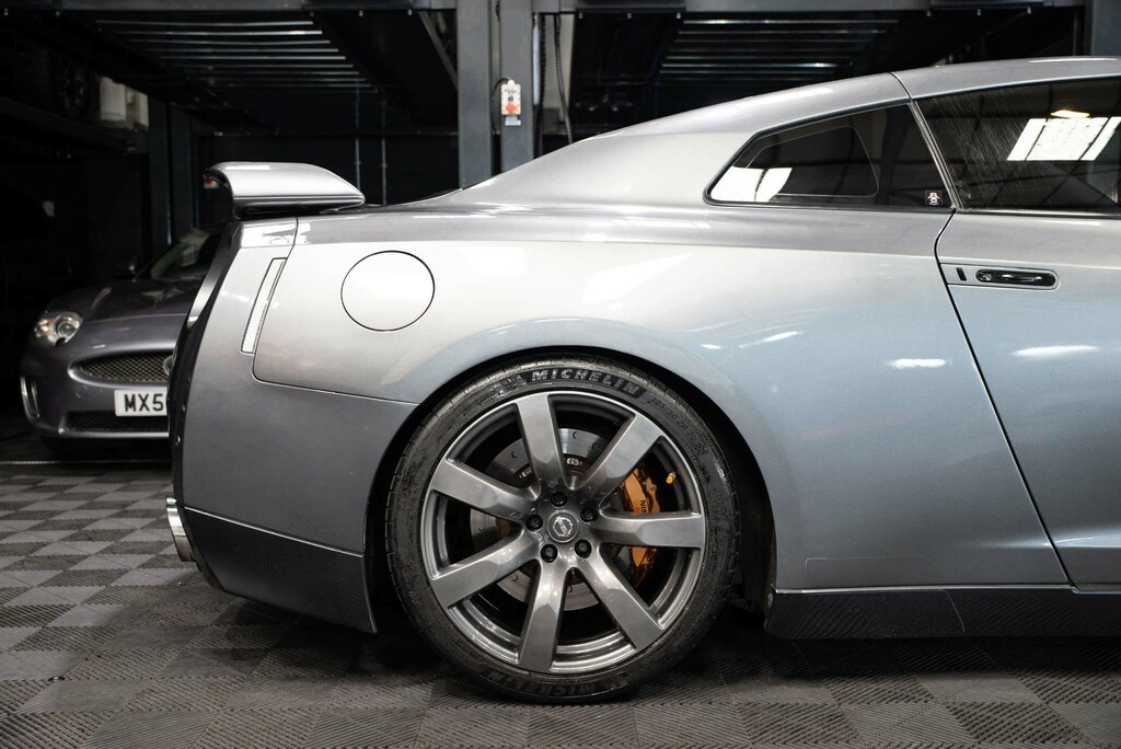 Nissan GT-R Coupe White #29