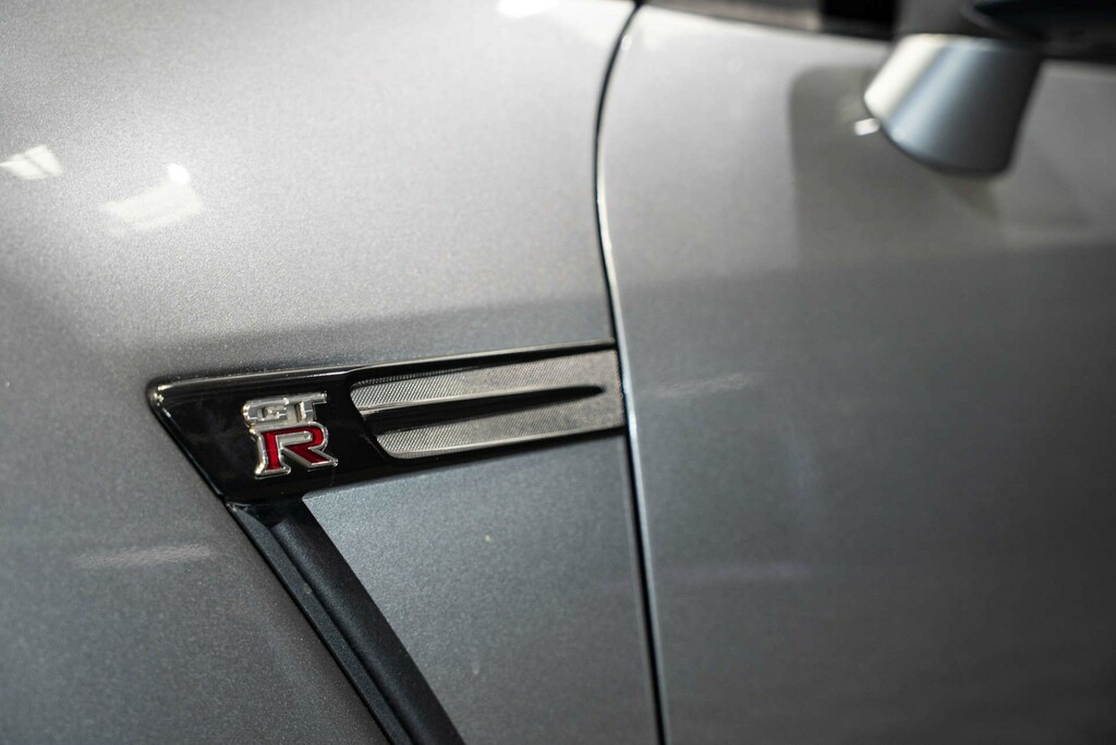 Nissan GT-R Coupe White #24