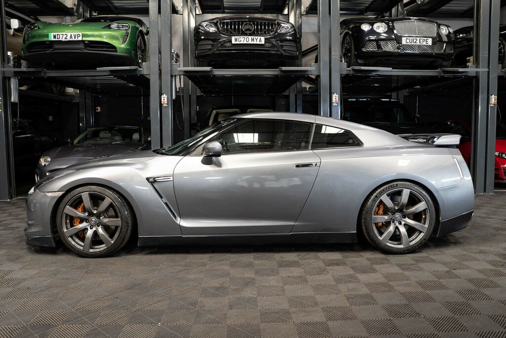 Nissan GT-R Coupe White #9