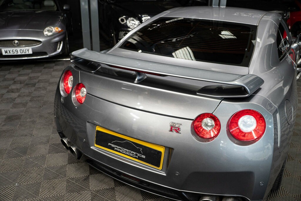 Nissan GT-R Coupe White #19