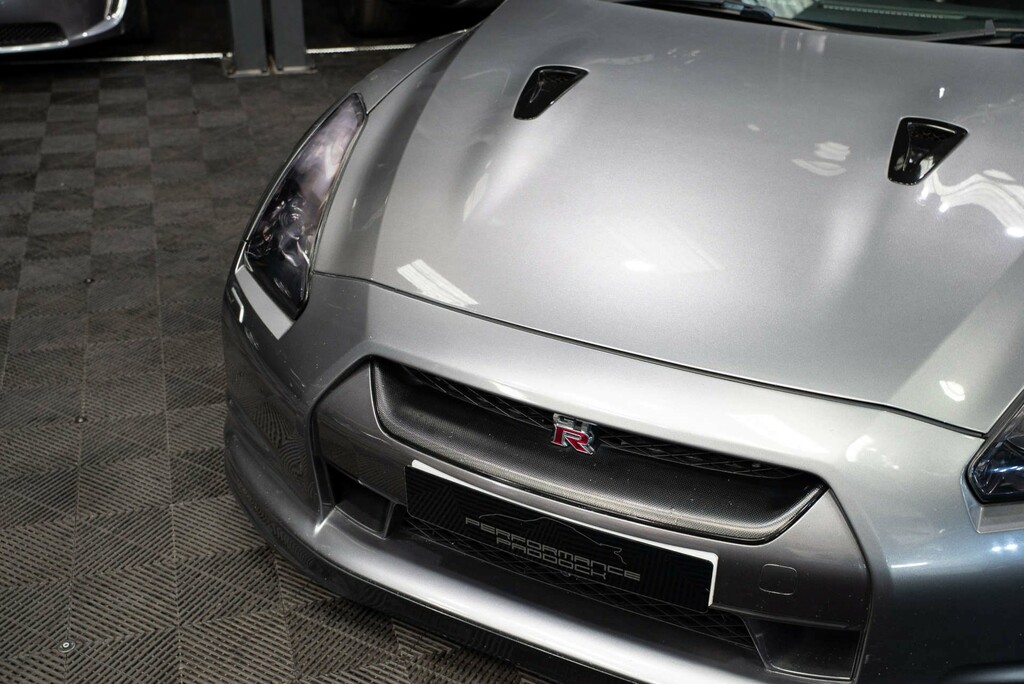 Nissan GT-R Coupe White #16