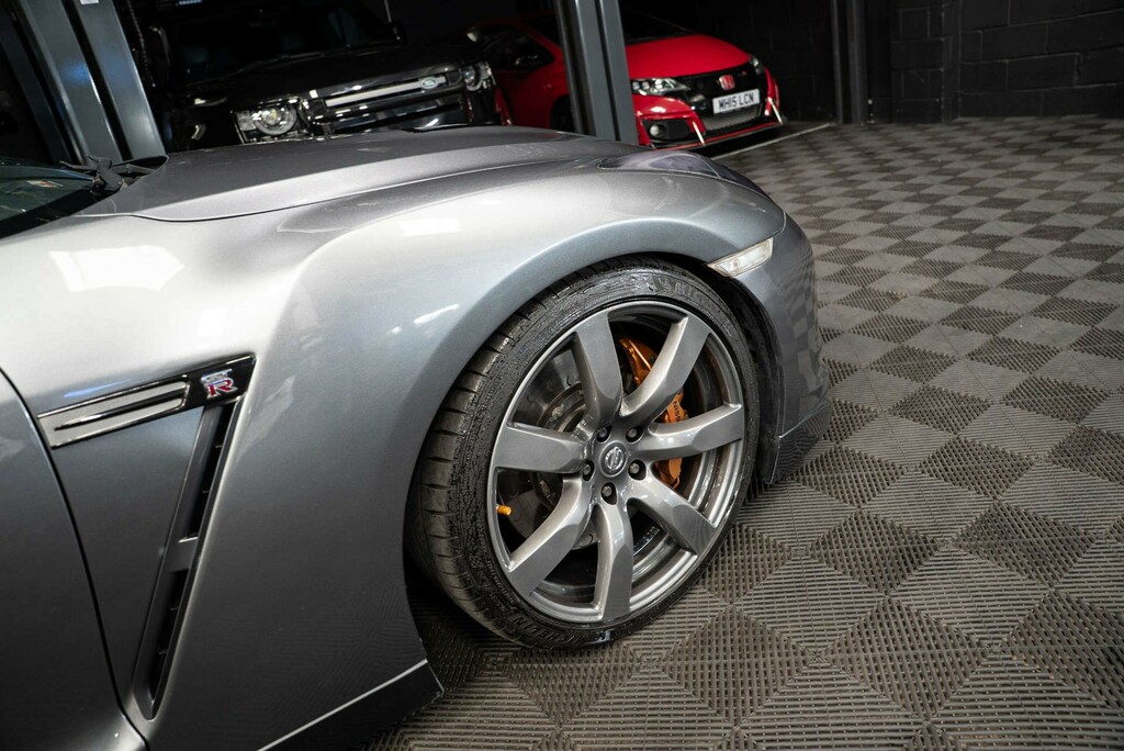 Nissan GT-R Coupe White #32