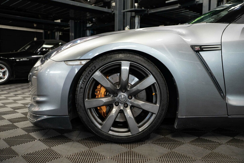 Nissan GT-R Coupe White #21