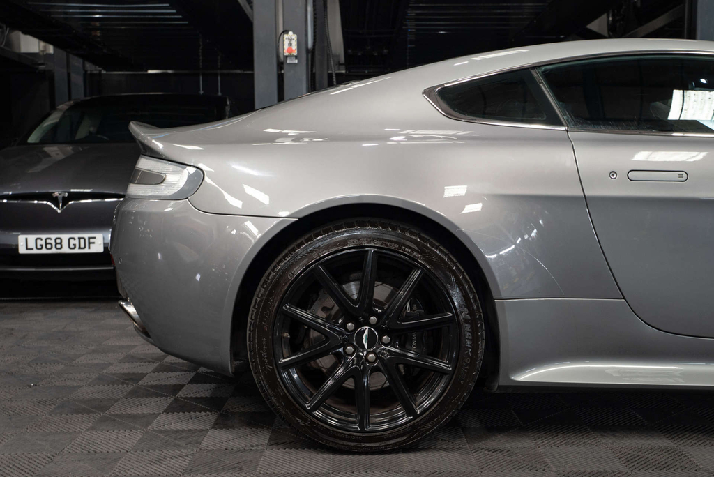 Aston Martin Vantage 4.7 V8 Euro 5  #18