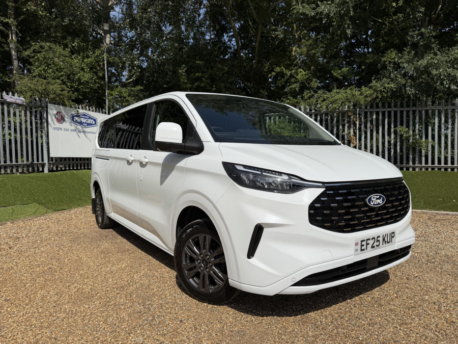 Ford Tourneo Custom L2 Titanium Luxe 9 Seat 170Ps Ecoblue 8Spd White