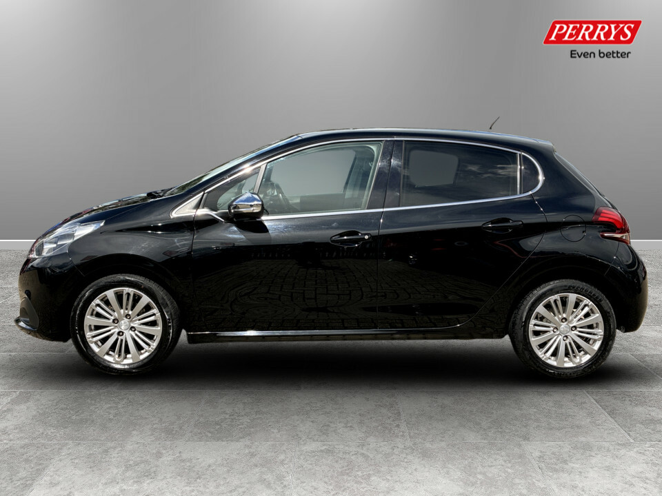 Peugeot 208 1.2 Puretech 110 Allure KU67XBE Black #4