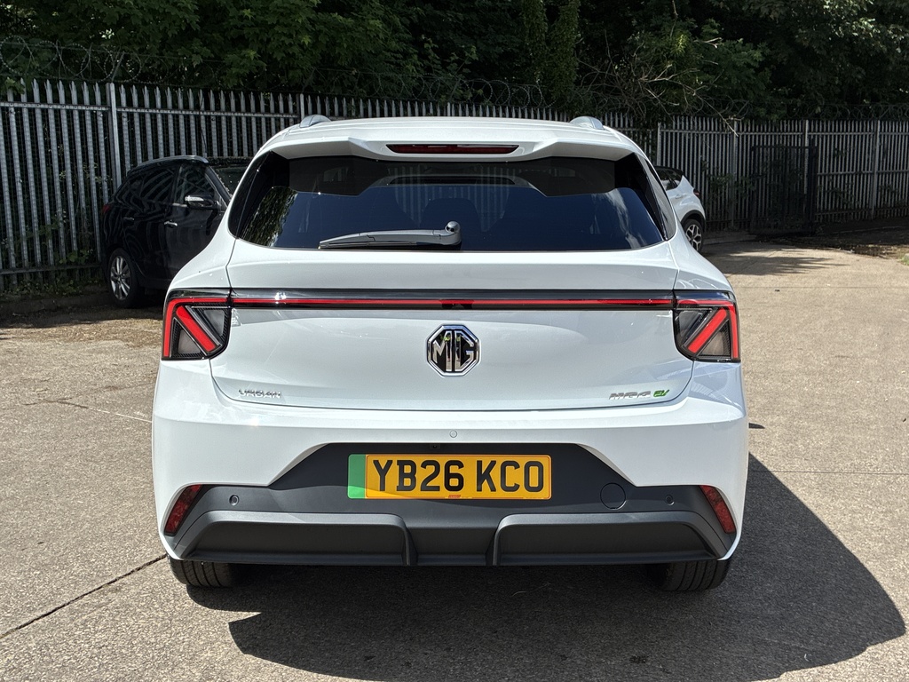 MG MG4 118Kw Premium Long Range 54Kwh YB26KCO White #6
