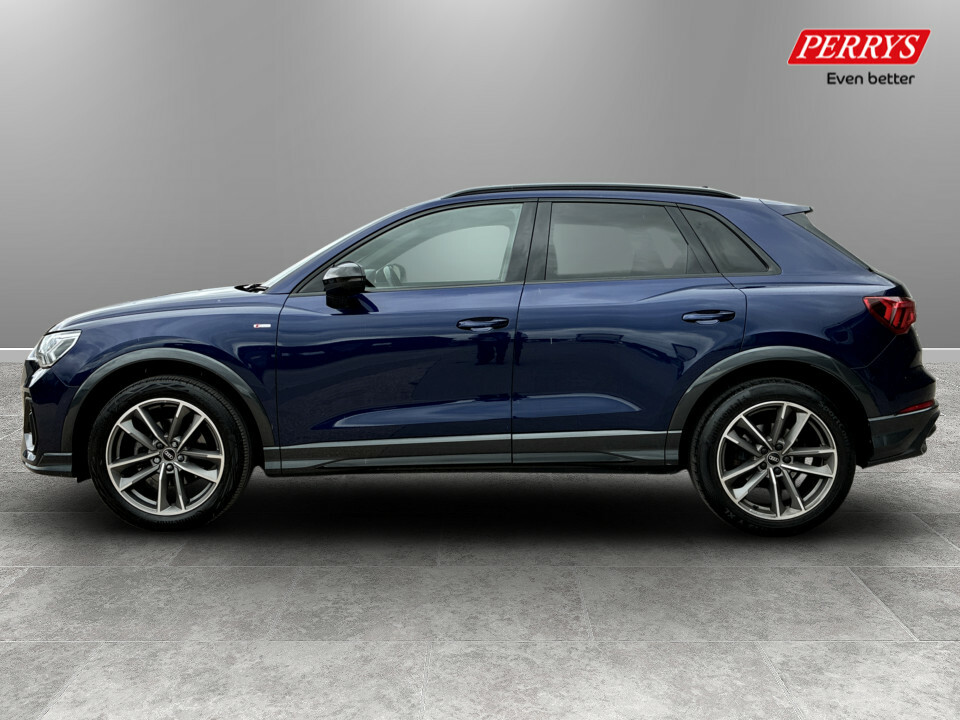 Audi Q3 35 Tfsi Black Edition YM71FLG Blue #4
