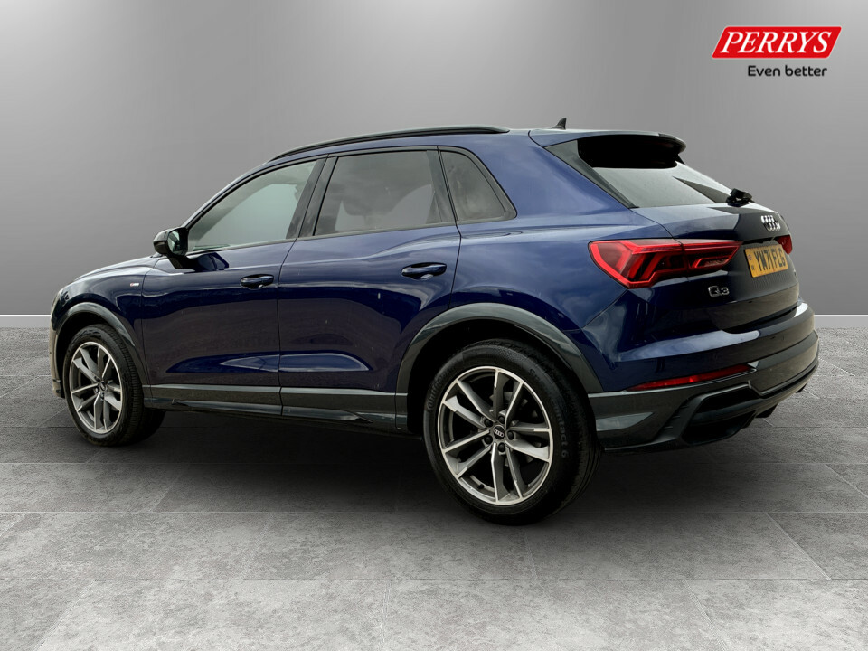 Audi Q3 35 Tfsi Black Edition YM71FLG Blue #5