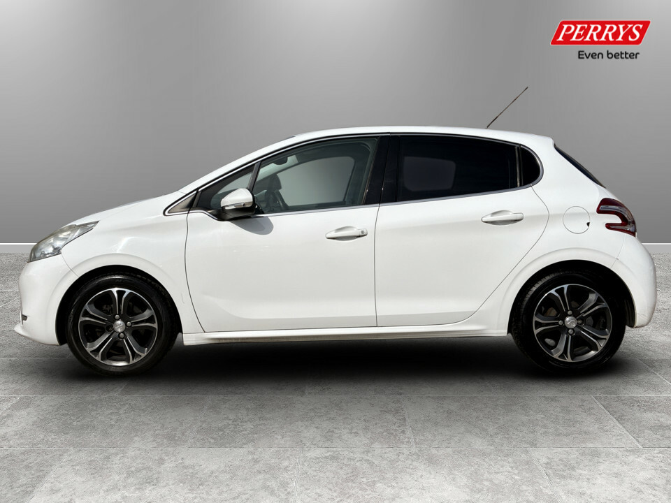 Peugeot 208 1.2 Vti Allure White #4