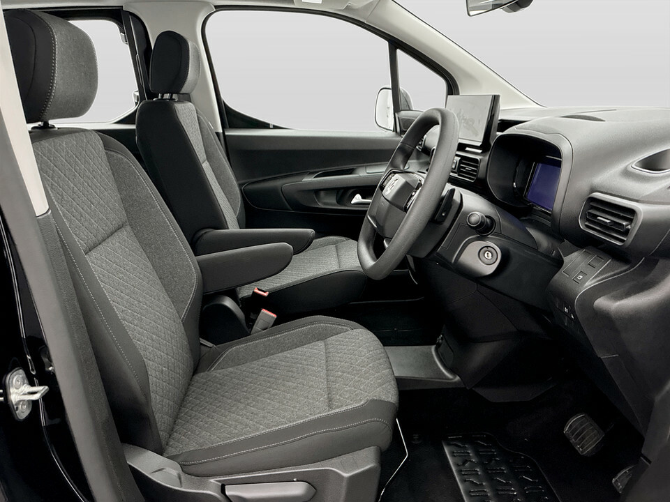 Vauxhall Combo-e Life 100Kw Design XL 52Kwh 7 Seat Black #27
