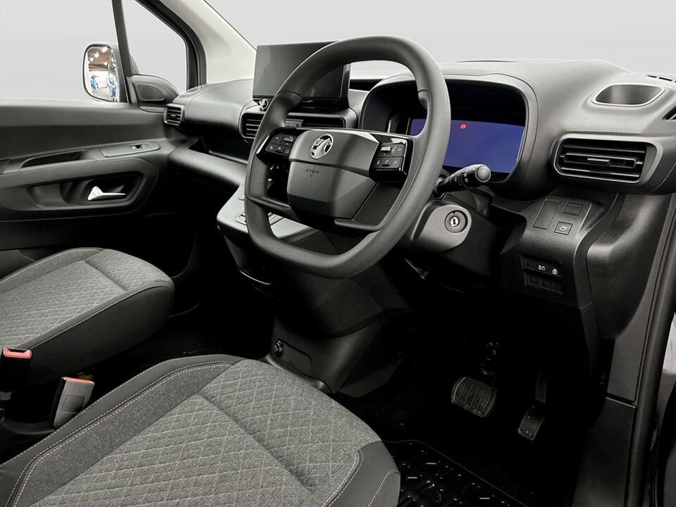 Vauxhall Combo-e Life 100Kw Design XL 52Kwh 7 Seat Black #28