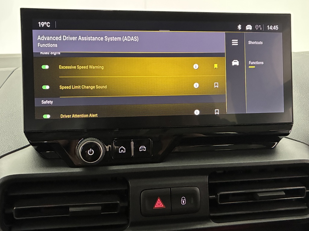 Vauxhall Combo-e Life 100Kw Design XL 52Kwh 7 Seat Black #30