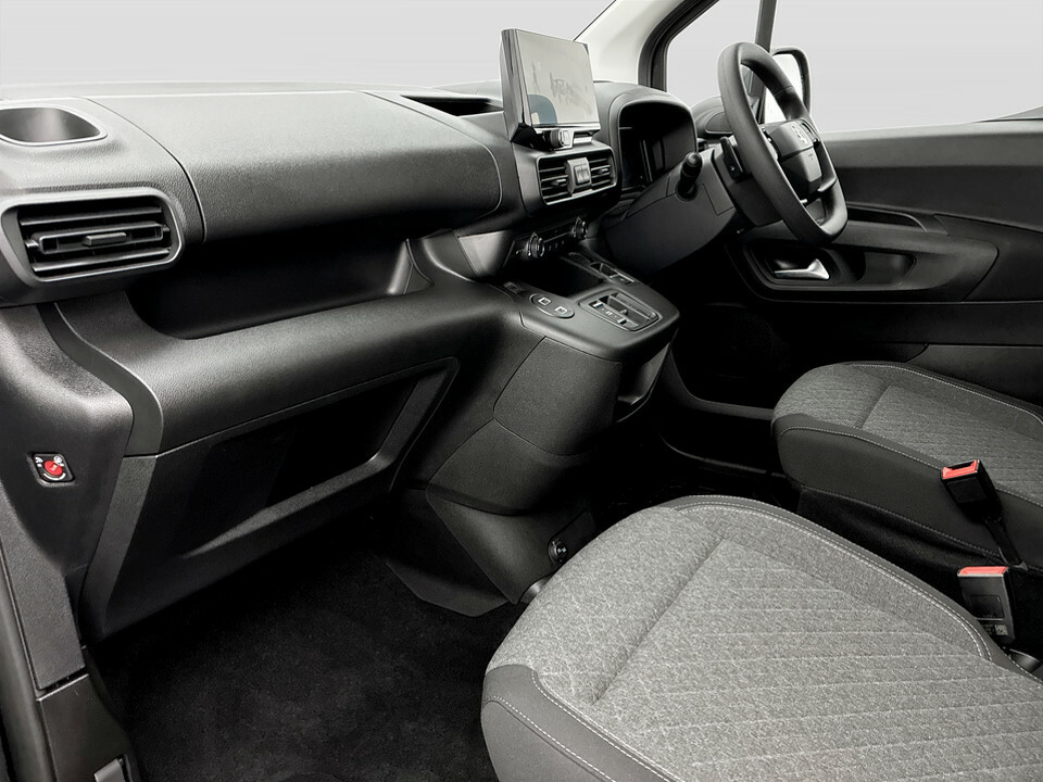 Vauxhall Combo-e Life 100Kw Design XL 52Kwh 7 Seat Black #17
