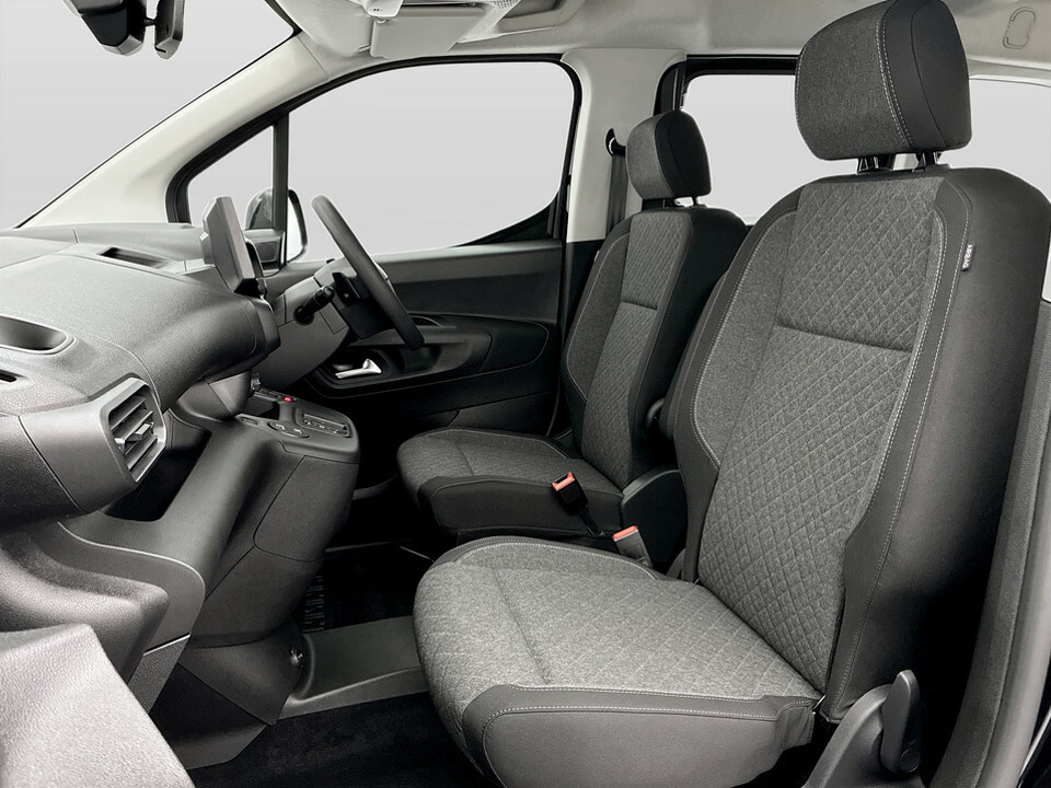 Vauxhall Combo-e Life 100Kw Design XL 52Kwh 7 Seat Black #13