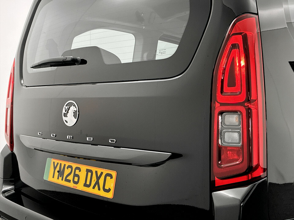 Vauxhall Combo-e Life 100Kw Design XL 52Kwh 7 Seat Black #11