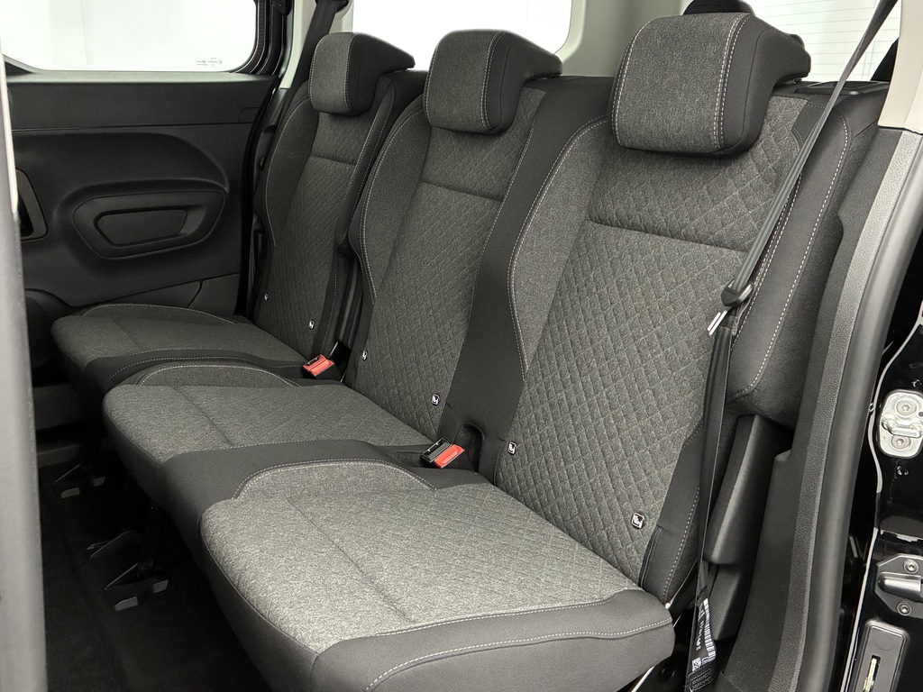 Vauxhall Combo-e Life 100Kw Design XL 52Kwh 7 Seat Black #18