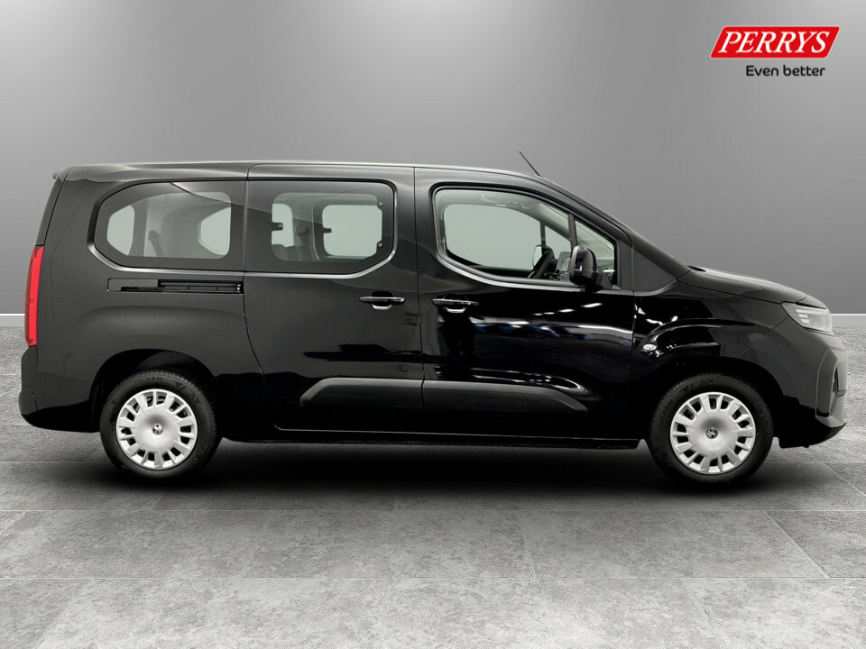 Vauxhall Combo-e Life 100Kw Design XL 52Kwh 7 Seat Black #8