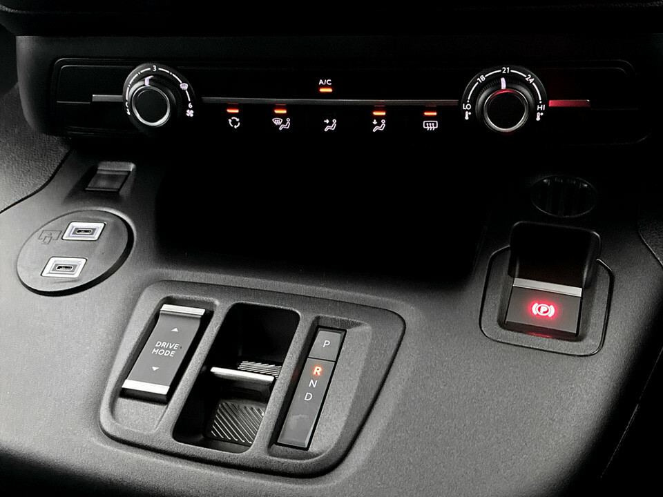 Vauxhall Combo-e Life 100Kw Design XL 52Kwh 7 Seat Black #25