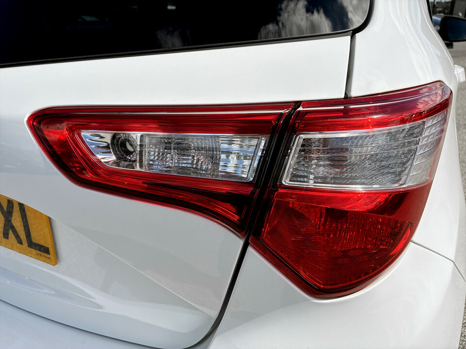 Toyota Yaris Icon Tech Red #11