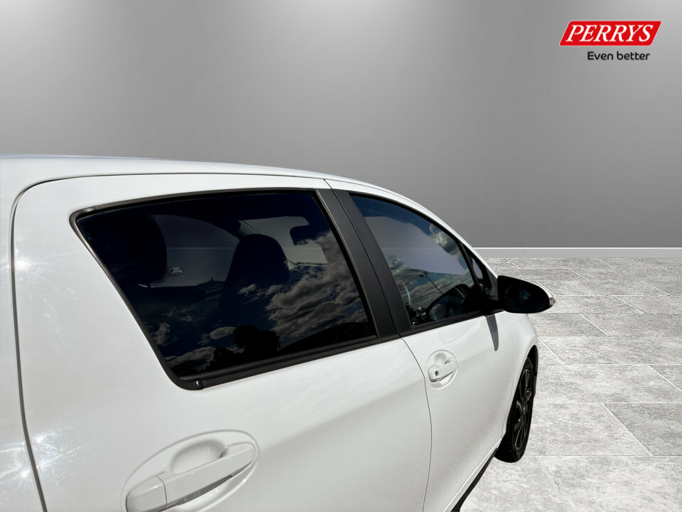 Toyota Yaris Icon Tech Red #31