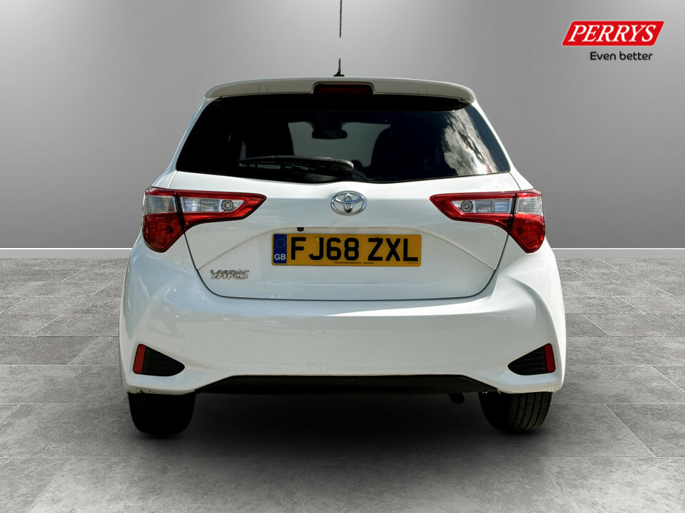 Toyota Yaris 1.5 Vvt-i Design White #6