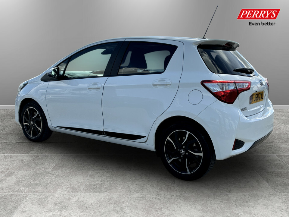 Toyota Yaris 1.5 Vvt-i Design White #5
