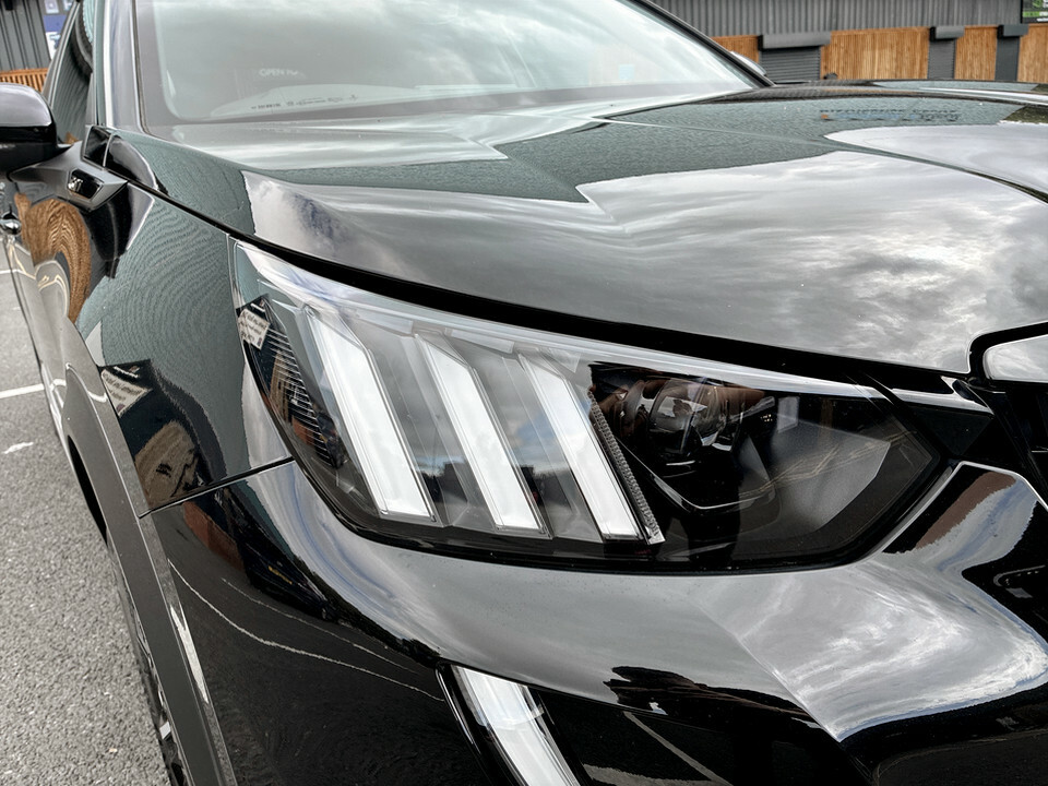 Peugeot 2008 1.2 Puretech Allure Premium White #10