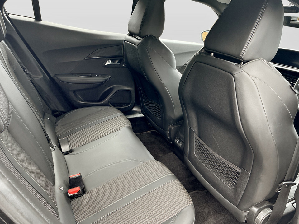 Peugeot 2008 1.2 Puretech Allure Premium White #14