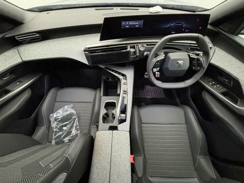 Peugeot 3008 1.2 Puretech Active Premium-plus Eat8 Black #4