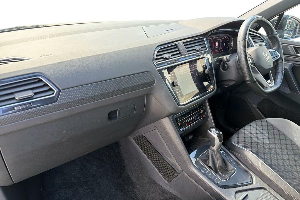 Volkswagen Tiguan 2.0 Tdi R-line Dsg DF72YWH Black #2