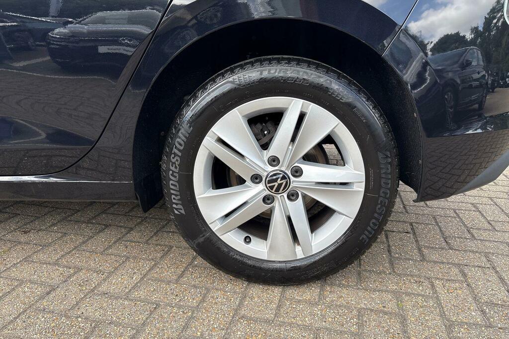 Volkswagen Golf 1.5 Tsi Life GK21MVV Black #5