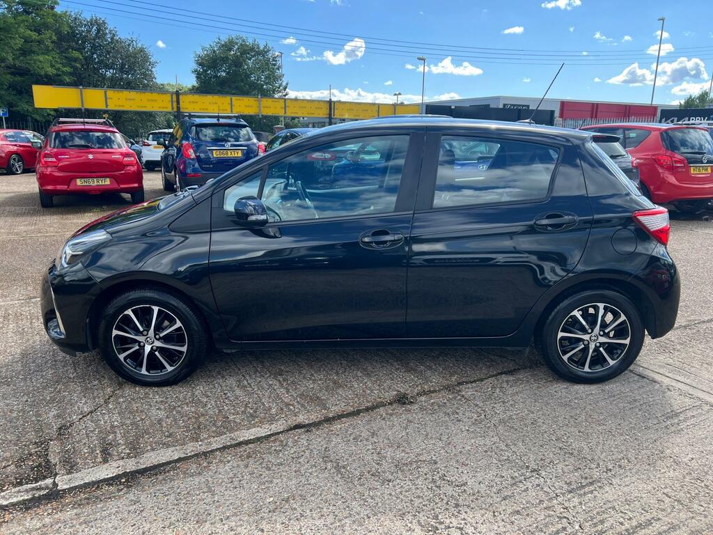 Toyota Yaris 1.5 Vvt-i Icon Tech Euro 6 Black #4