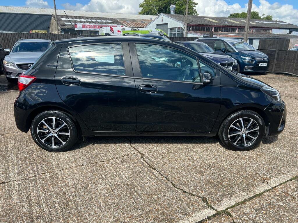 Toyota Yaris Black #8