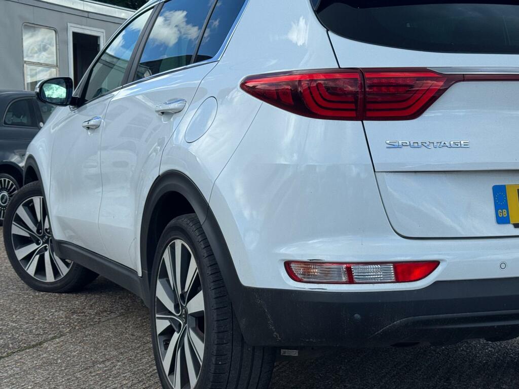 Kia Sportage 1.7 Crdi 4 Euro 6 Ss White #5