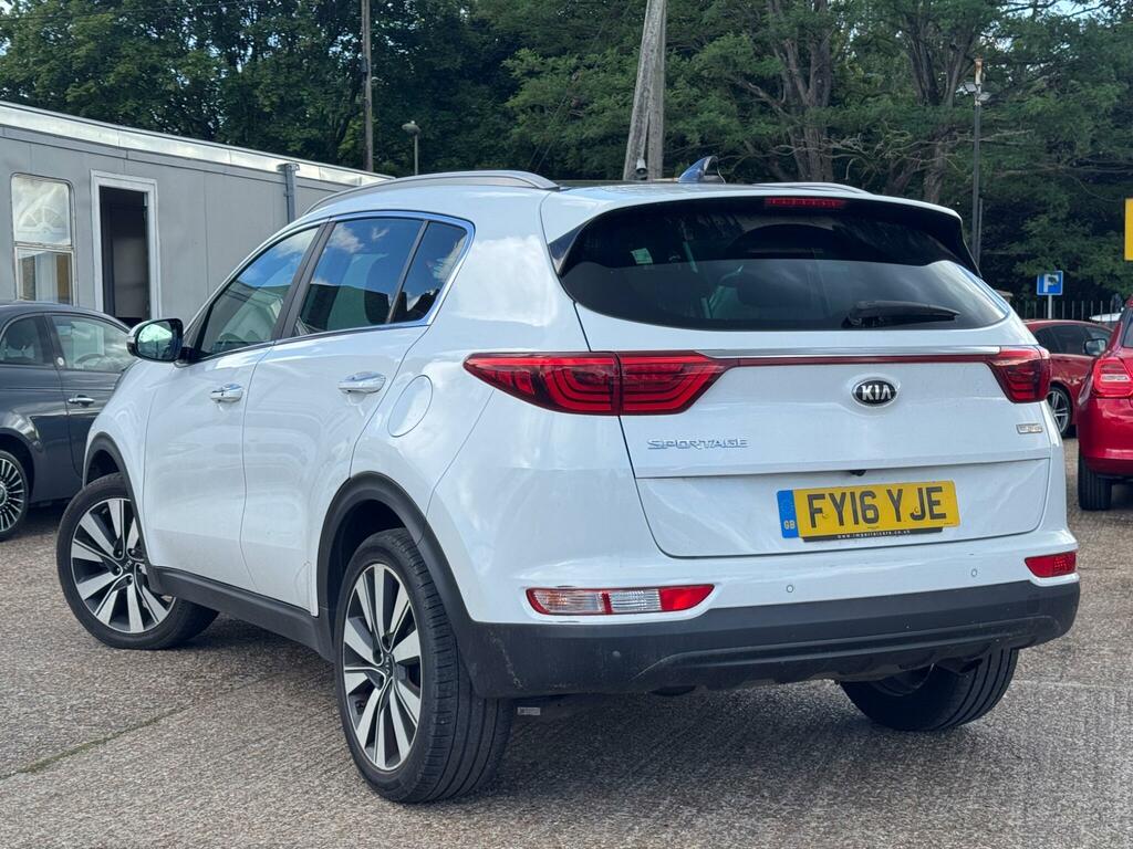Kia Sportage 1.7 Crdi 4 Euro 6 Ss White #6