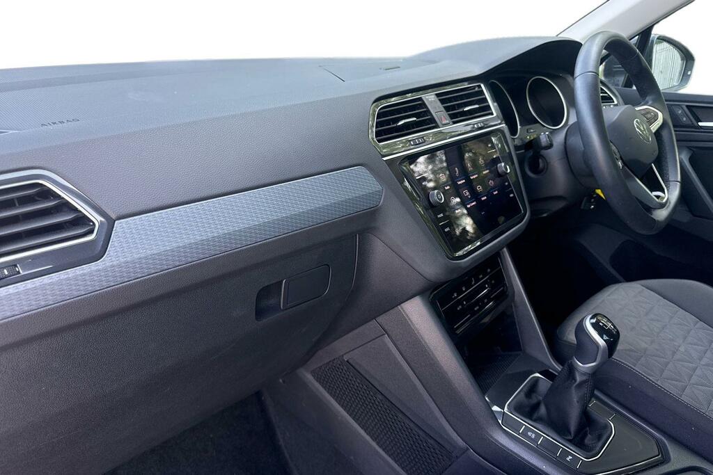 Volkswagen Tiguan 1.5 Tsi Life YF24FUE #2