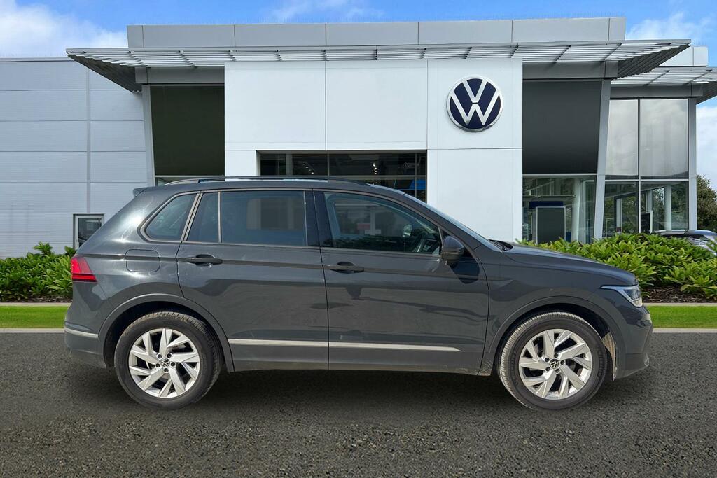 Volkswagen Tiguan 1.5 Tsi Life YF24FUE #4