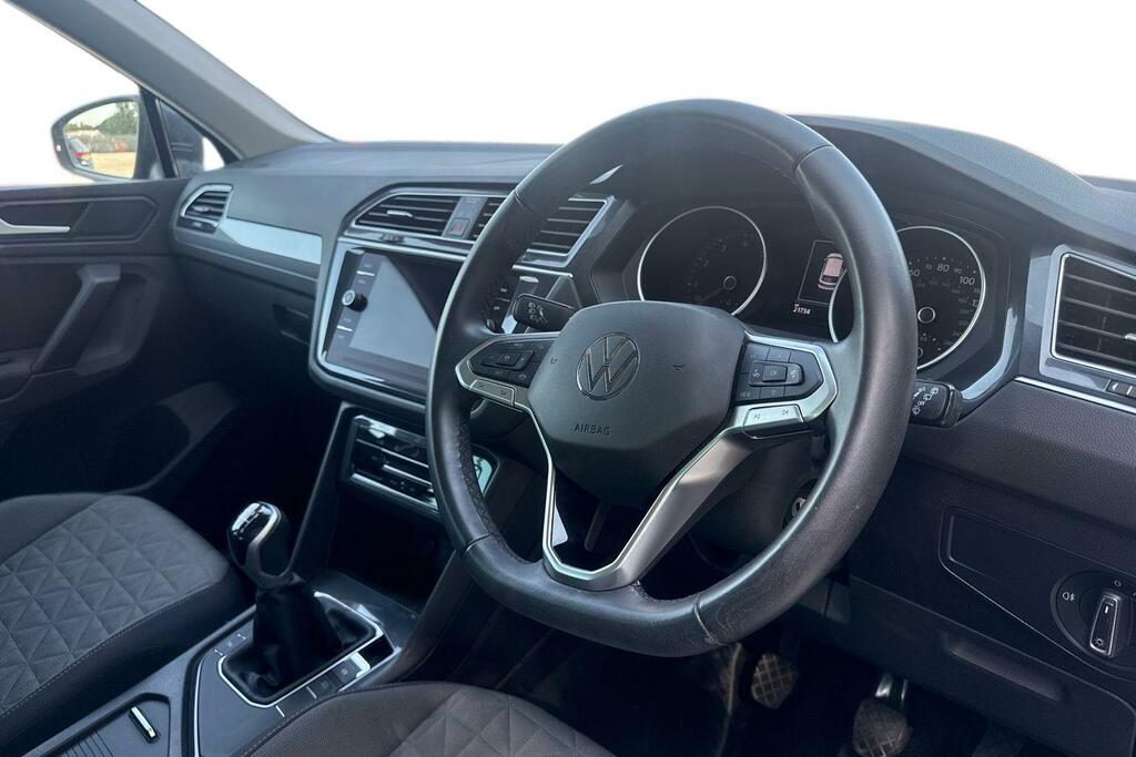 Volkswagen Tiguan 1.5 Tsi Life YF24FUE #6